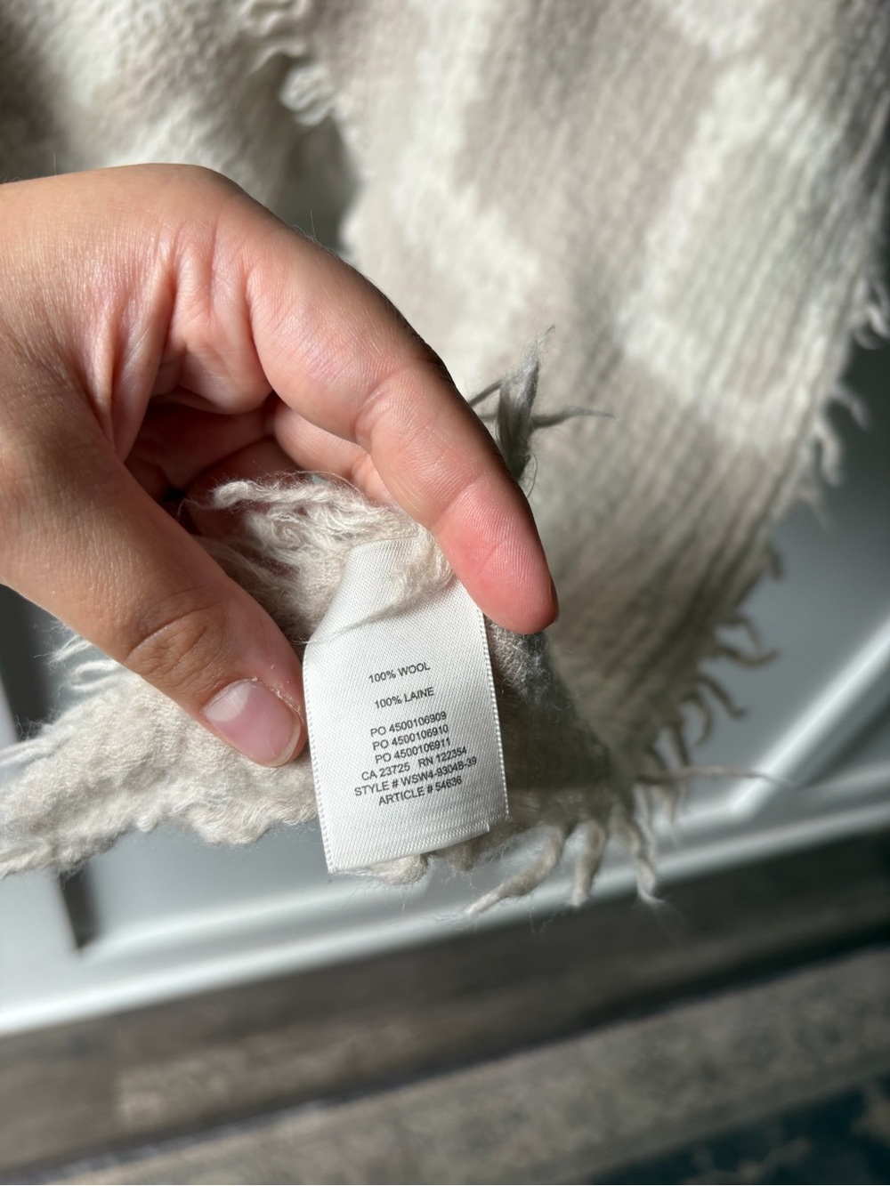 Wilfred Aritzia The Diamond Mosaic Wool Blanket Scarf Wrap Beige Cream Fringe - Picture 3 of 5